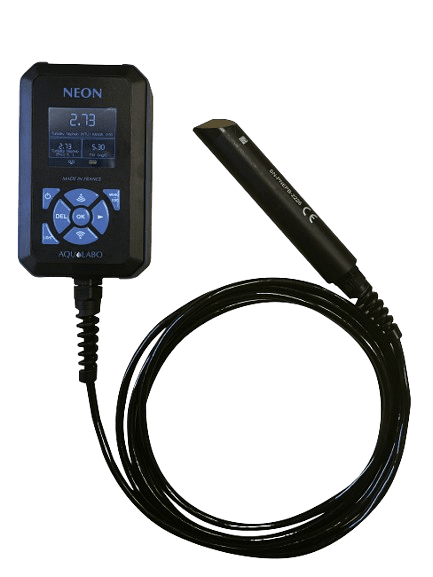 The NEON NTU handheld device equipped with a turbidity sensor, based on a principle of nephelometry (ISO 7027), allows to measure the temperature, the Turbidity (NTU or FNU) and the Turbidity in mg/l of water. A portable, modern, intuitive device that records up to 30,000 data points downloadable via WiFi..